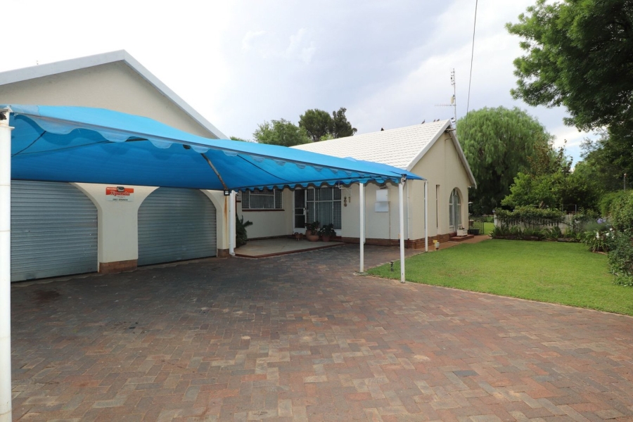 4 Bedroom Property for Sale in Flamwood North West